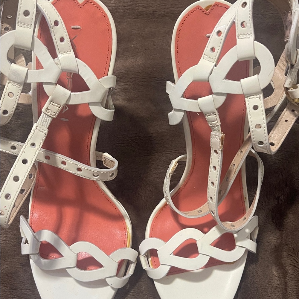 Via Spiga Patent Leather double strap heels Black Size 9M
New with some defect